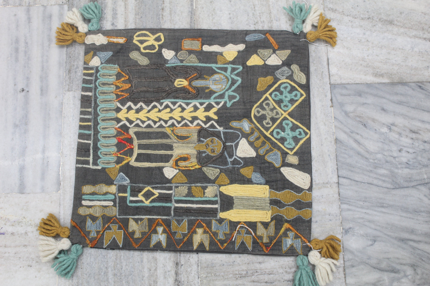 ANCIENT DRAW PATTERN JUTE CUSHION COVER