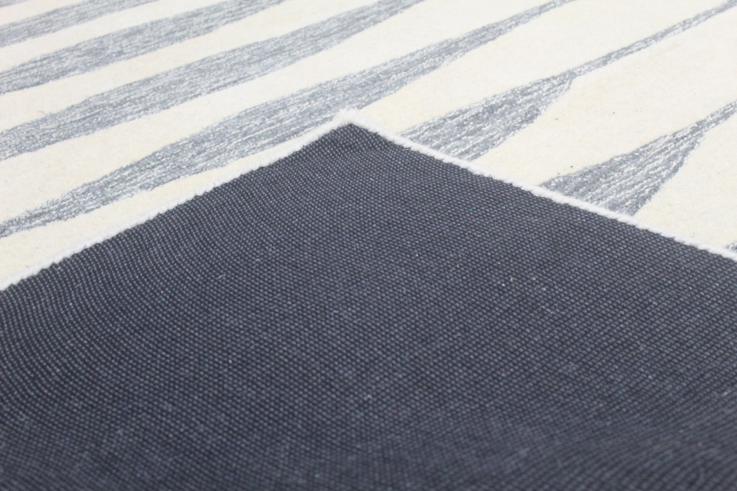 Modern Handmade Wool Area Rug – Ivory & Gray Geometric Carpet for Home Decor