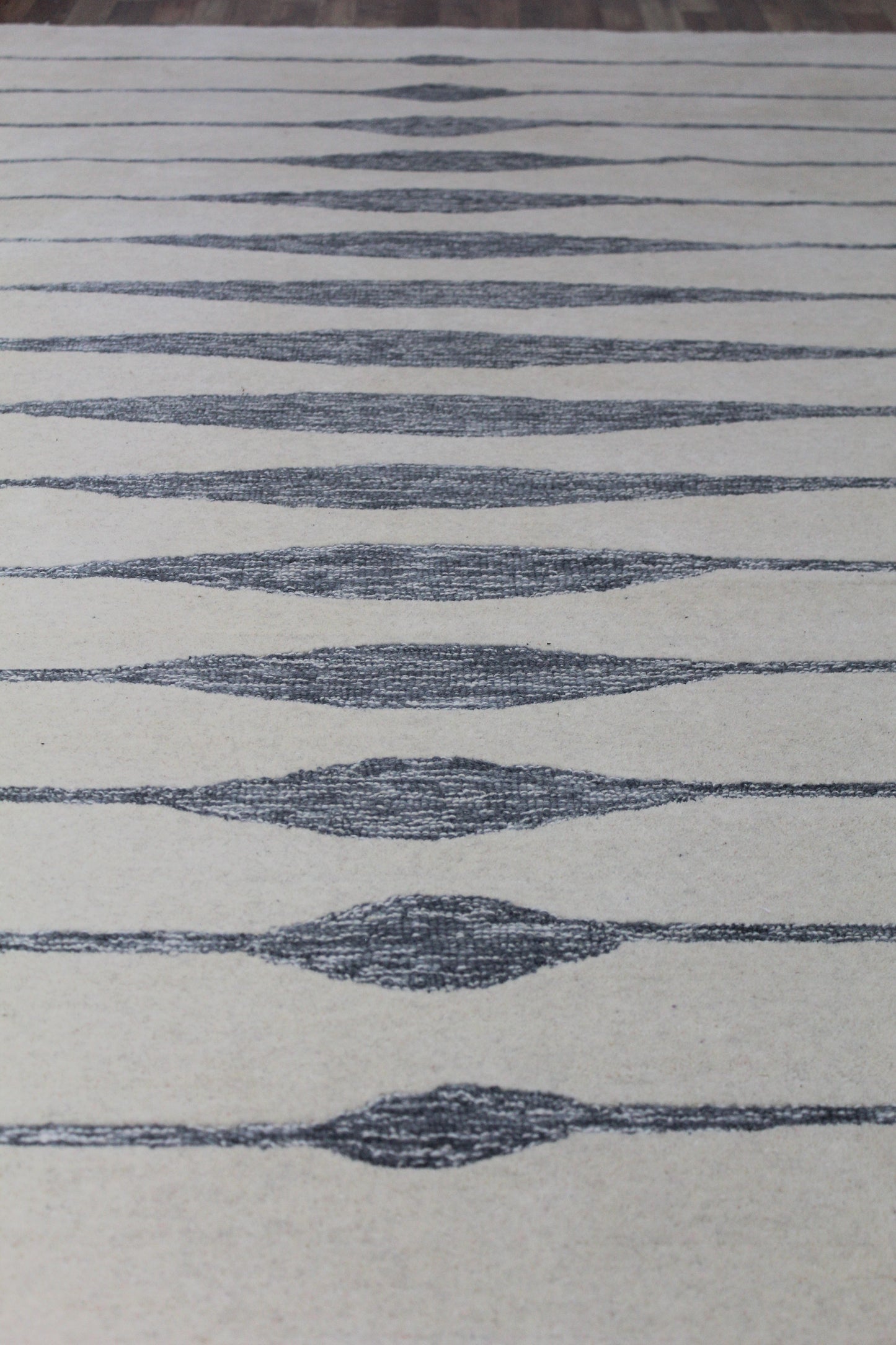 Modern Handmade Wool Area Rug – Ivory & Gray Geometric Carpet for Home Decor