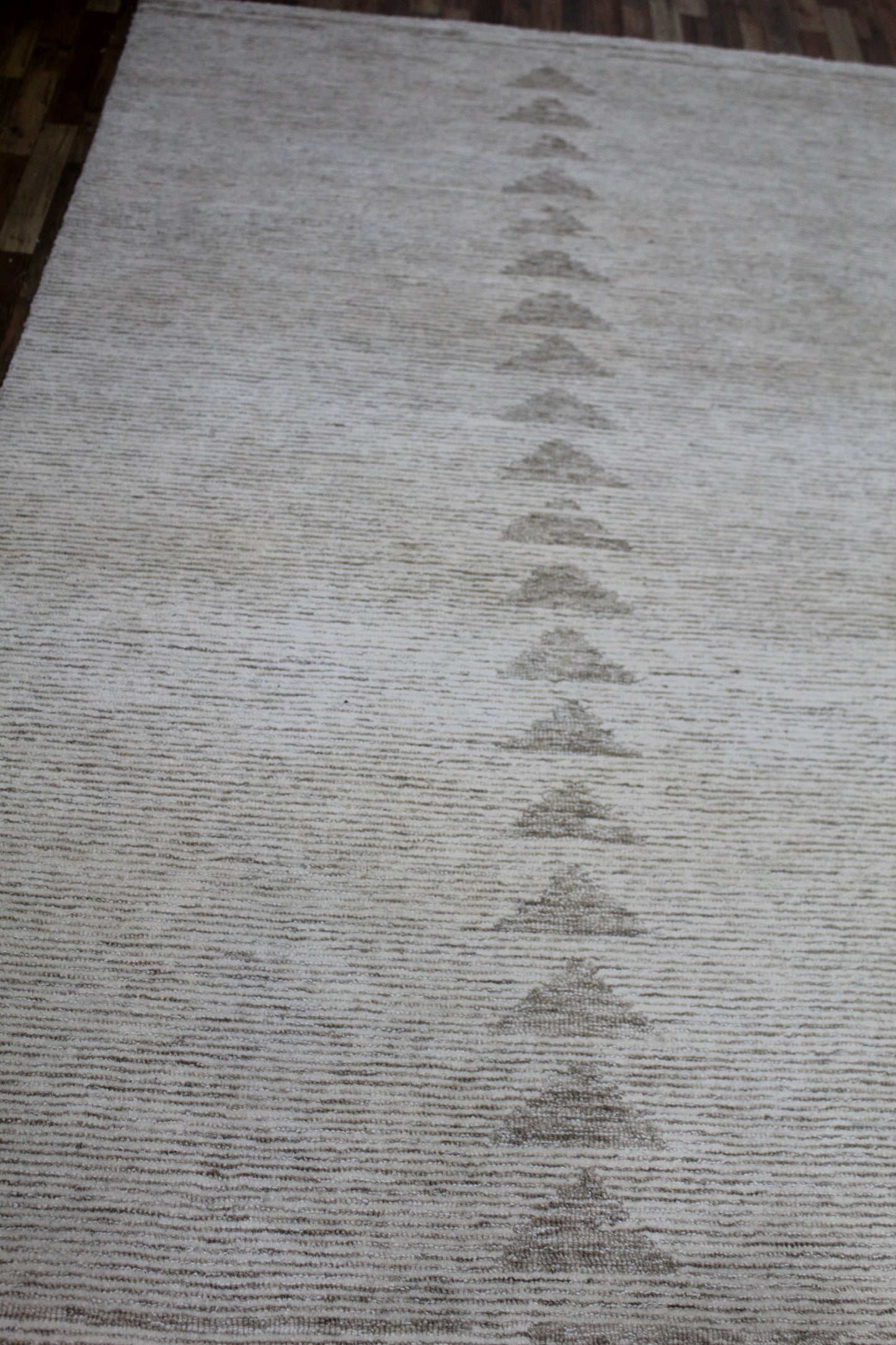 Neutral Beige Handwoven Wool Rug with Subtle Geometric Arrow Pattern – Minimalist Modern Area Carpet