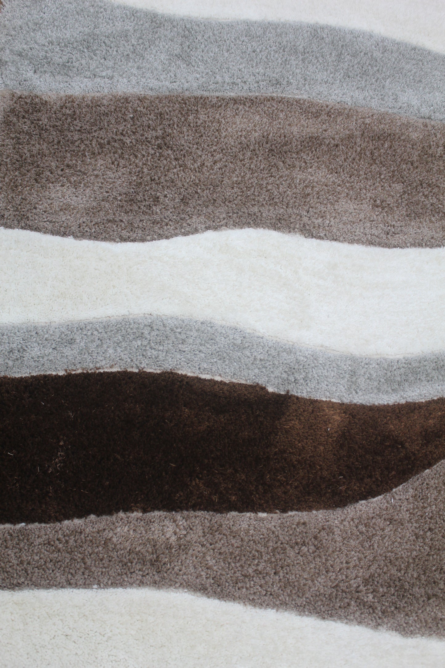 Soft Modern Area Rug with Wavy Stripes – Cozy Home Accent