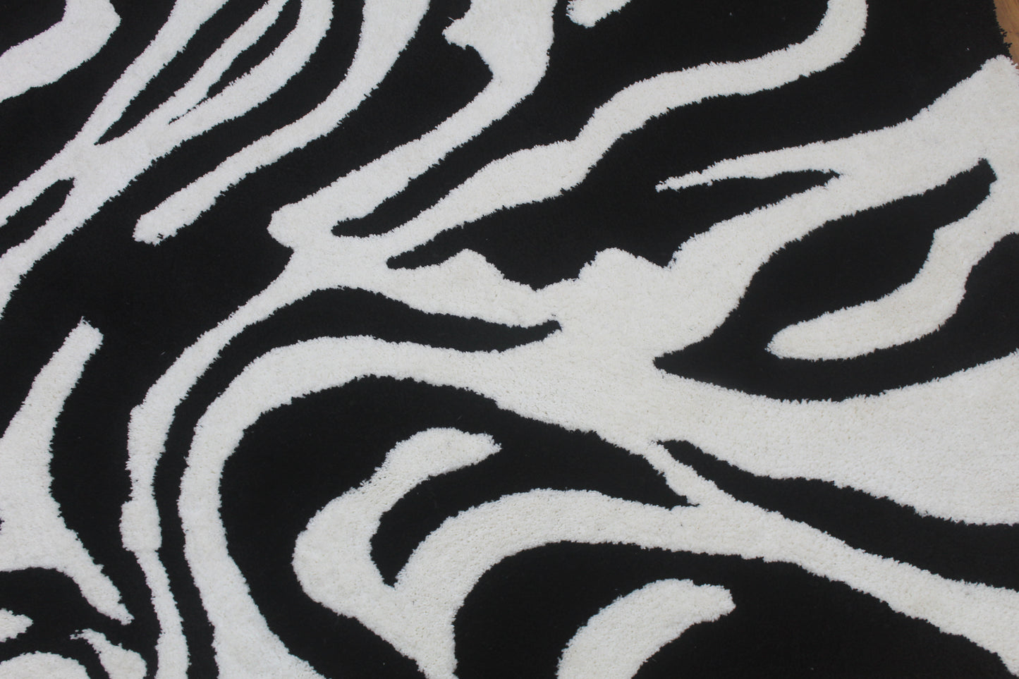 Black & White Zebra Print Shaggy Rug – Modern Animal Pattern Carpet