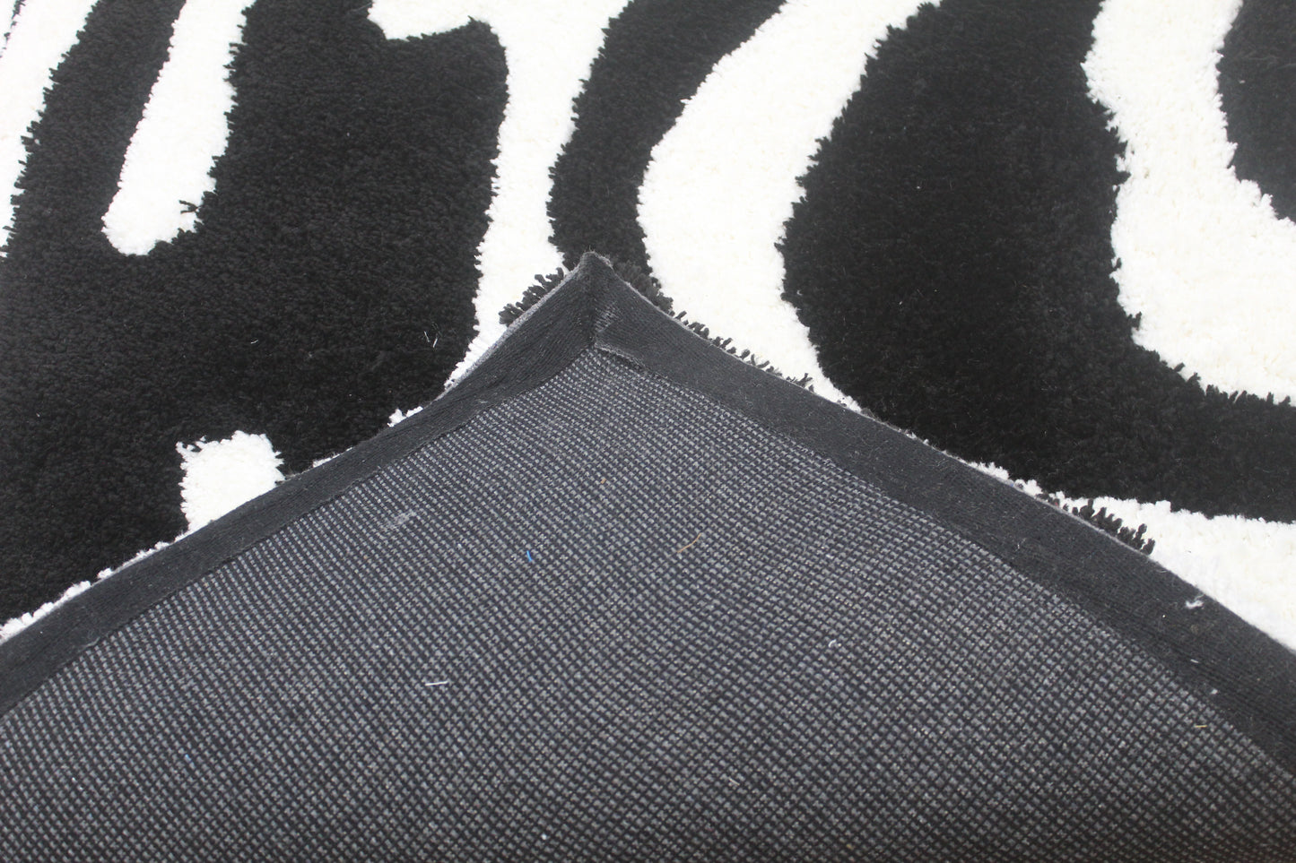 Black & White Zebra Print Shaggy Rug – Modern Animal Pattern Carpet
