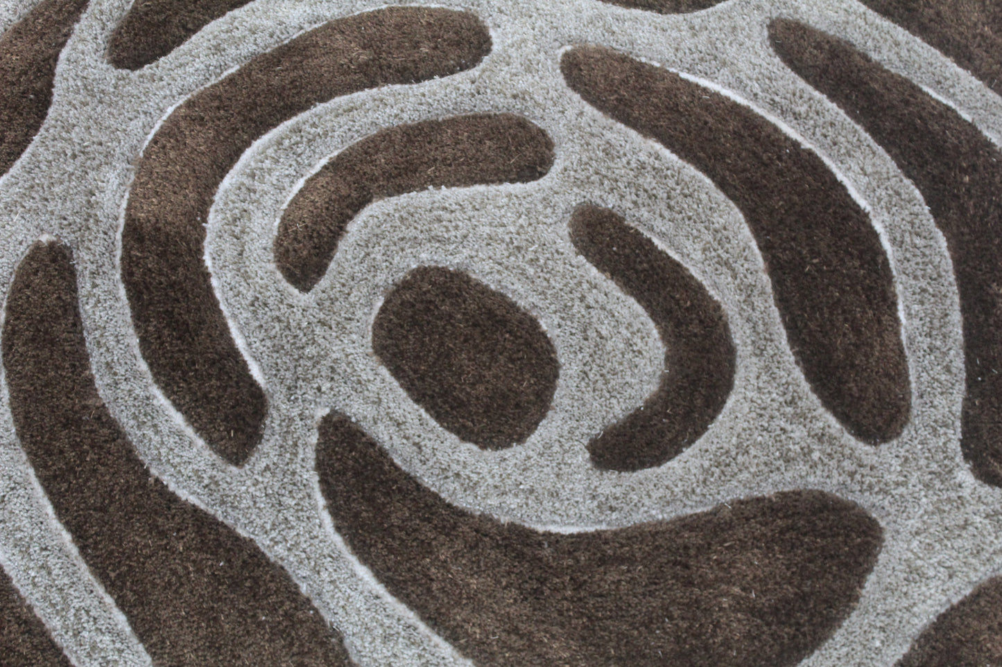 Modern Abstract Shaggy Rug in Brown & Beige – Soft Plush Geometric Carpet for Living Room & Bedroom