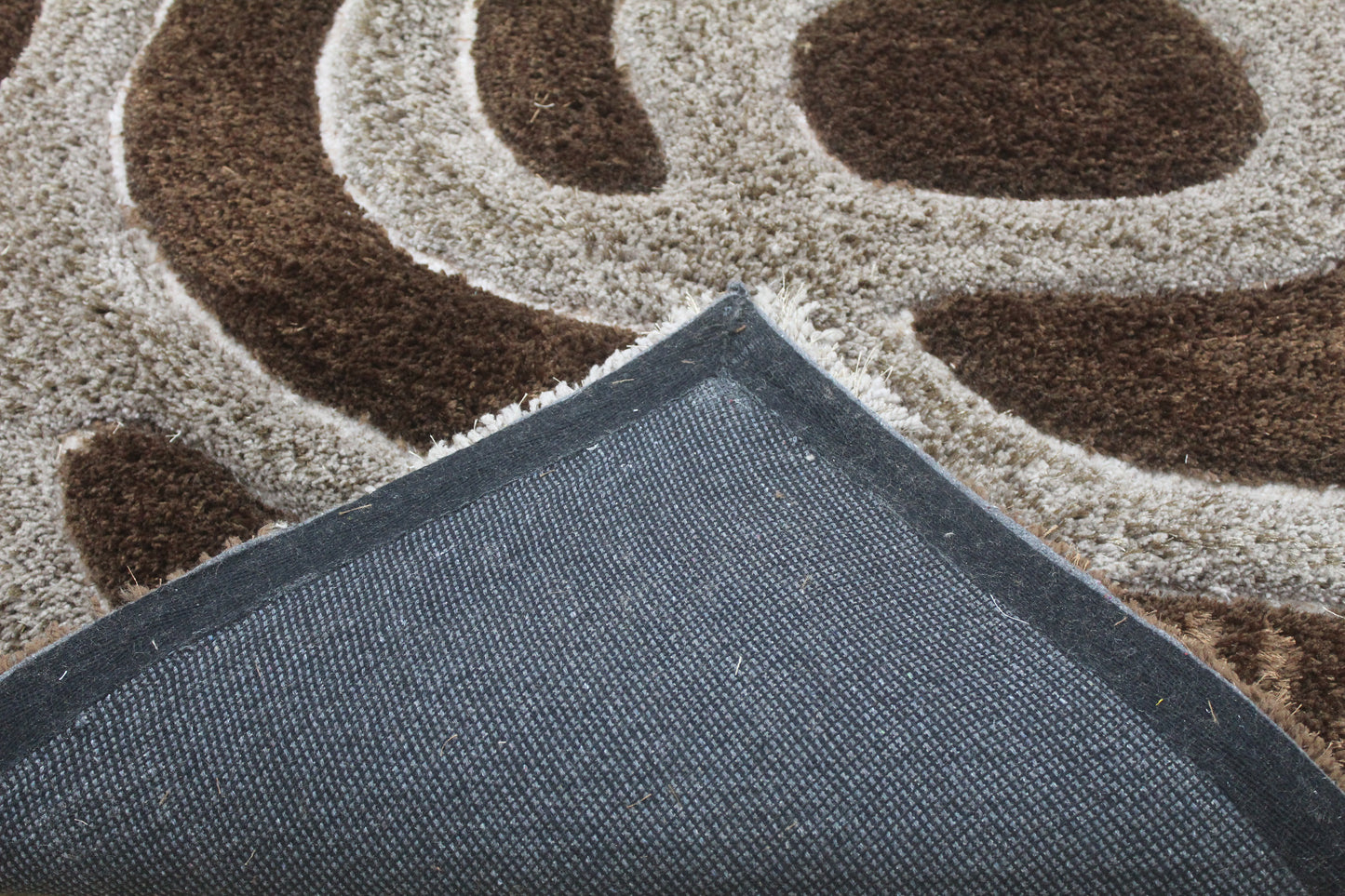 Modern Abstract Shaggy Rug in Brown & Beige – Soft Plush Geometric Carpet for Living Room & Bedroom