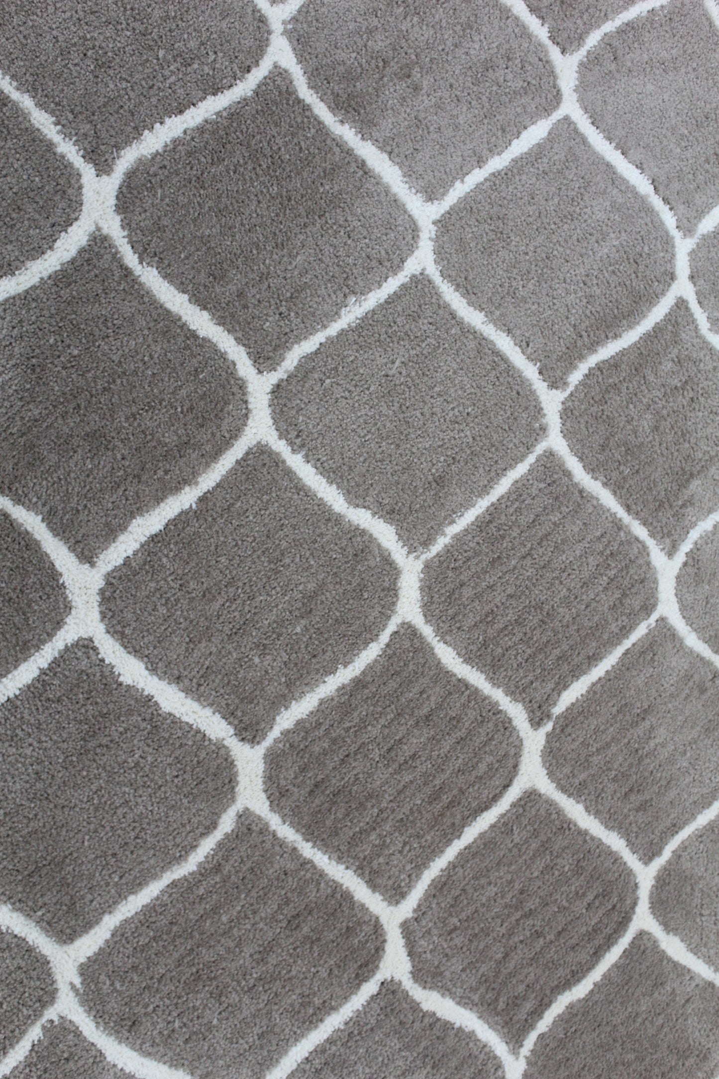 Luxury Shaggy Trellis Pattern Rug – Modern Grey & White Area Carpet for Cozy Living Room and Bedroom Flooring
