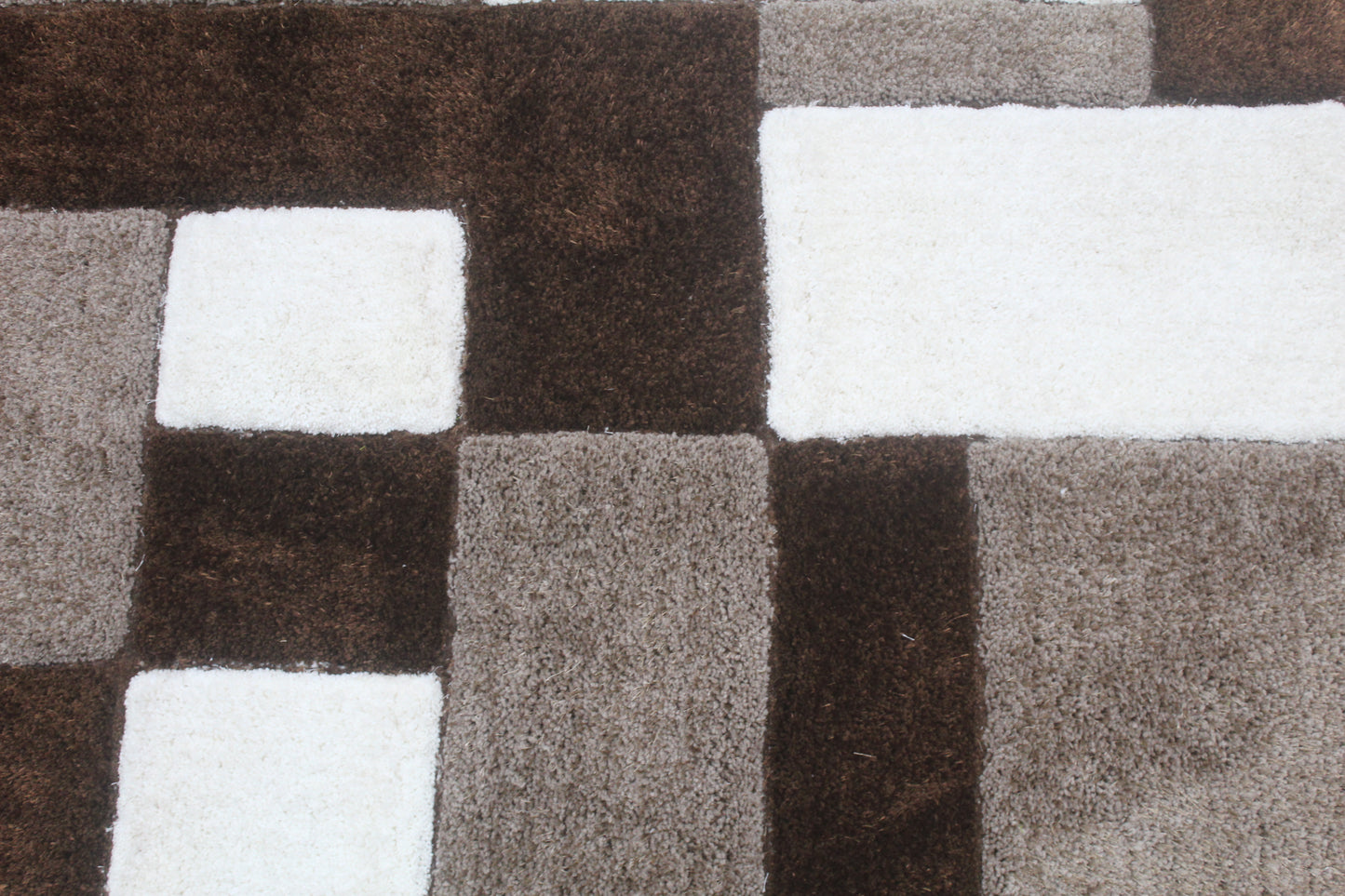 Modern Geometric Block Shaggy Rug – Soft Plush Carpet in Brown, Beige & White for Living Room & Bedroom