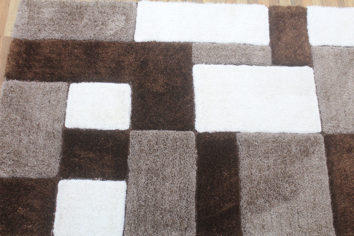 Modern Geometric Block Shaggy Rug – Soft Plush Carpet in Brown, Beige & White for Living Room & Bedroom