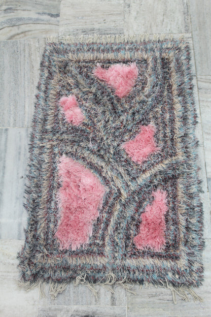 PINK AND MULTICOLOR ARC PATTERN DESIGN RECTANGULAR SHAGGY RUG