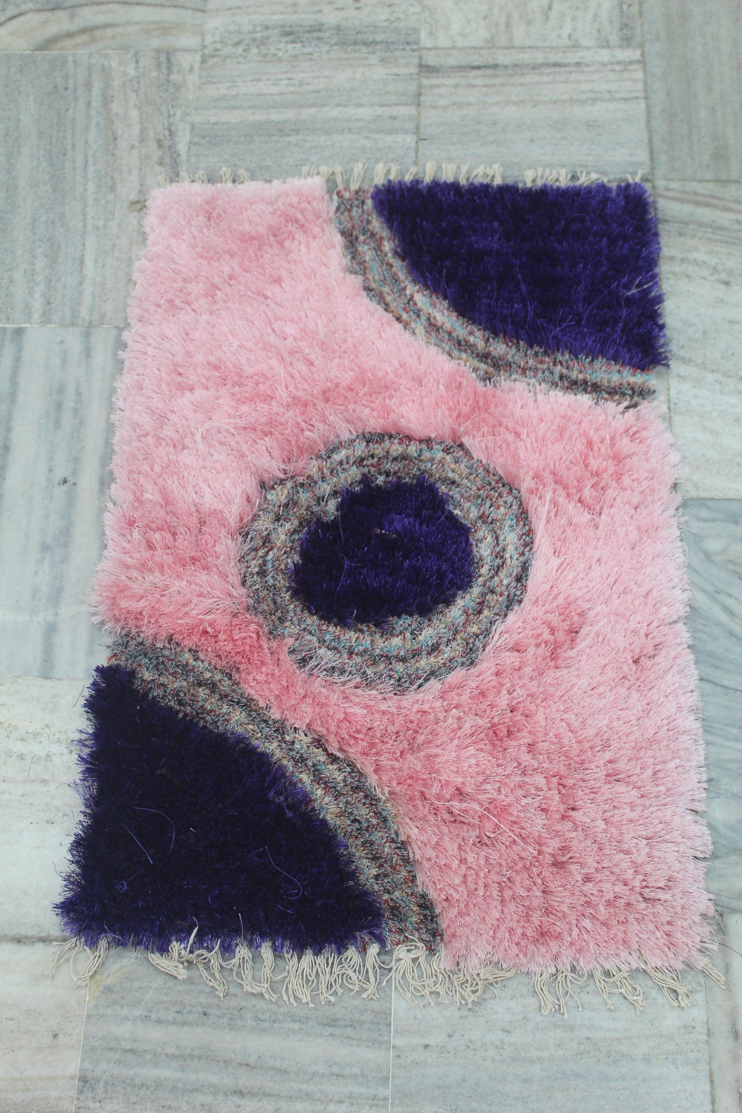 MULTICOLOR SHAGGY RUG WITH PURPLE CIRCULAR SPOT IN MIDDLE