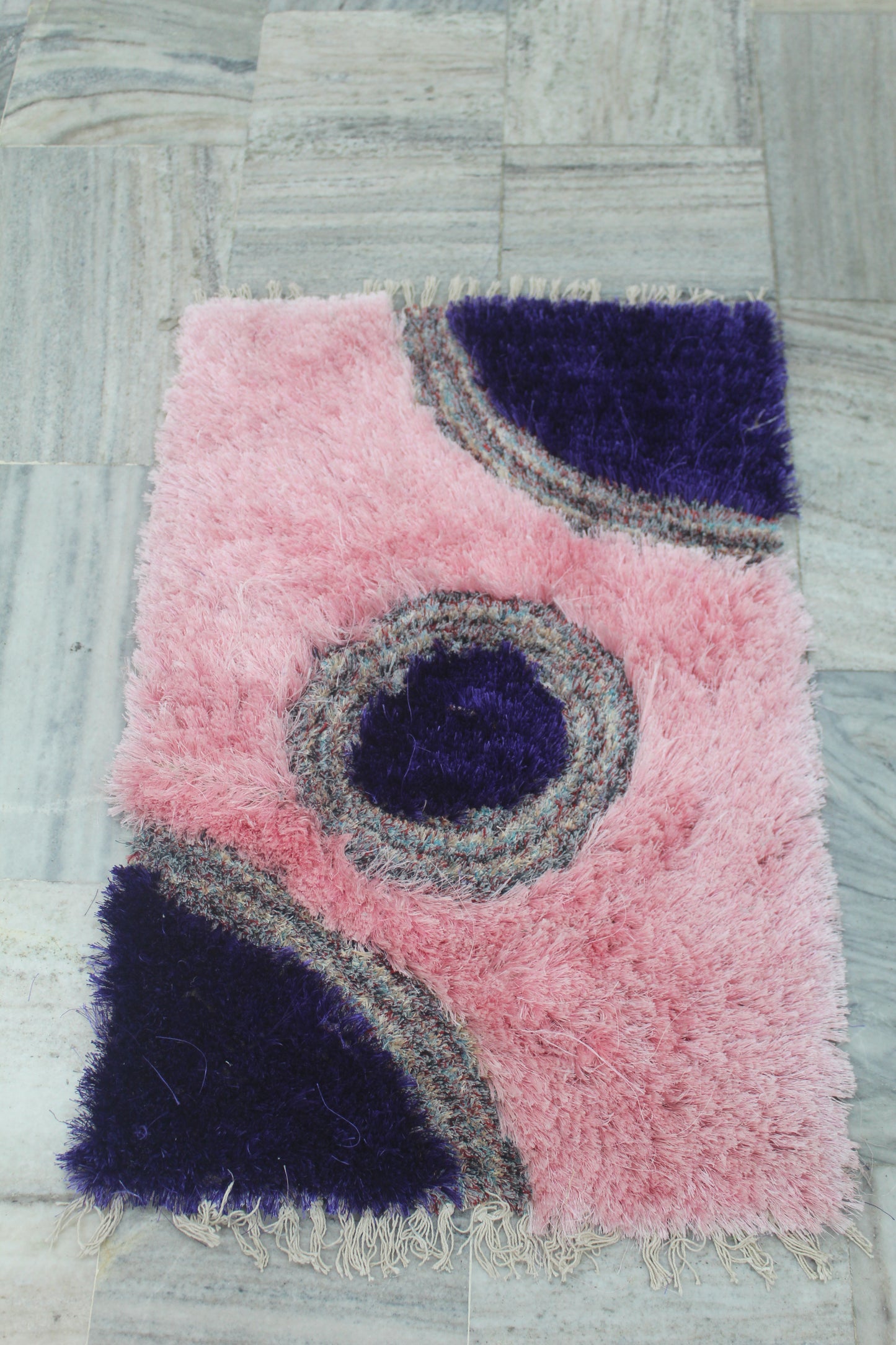 MULTICOLOR SHAGGY RUG WITH PURPLE CIRCULAR SPOT IN MIDDLE
