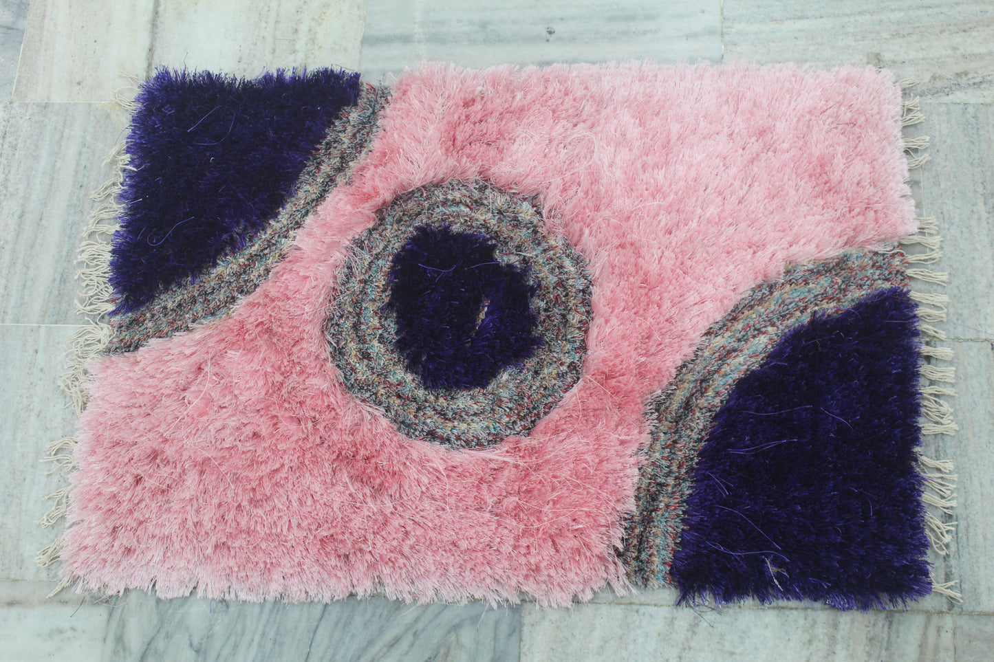 MULTICOLOR SHAGGY RUG WITH PURPLE CIRCULAR SPOT IN MIDDLE