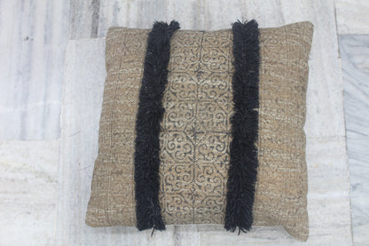 JUTE CUSHION COVER WITH CUSHION GEOMETRICAL PATTERN AND MIDDLE TWO LINE BORDER