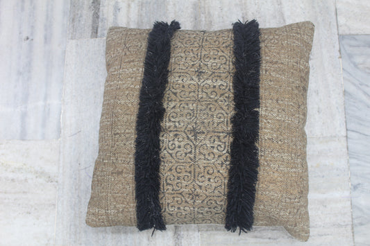 JUTE CUSHION COVER WITH CUSHION GEOMETRICAL PATTERN AND MIDDLE TWO LINE BORDER