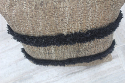 JUTE CUSHION COVER WITH CUSHION GEOMETRICAL PATTERN AND MIDDLE TWO LINE BORDER