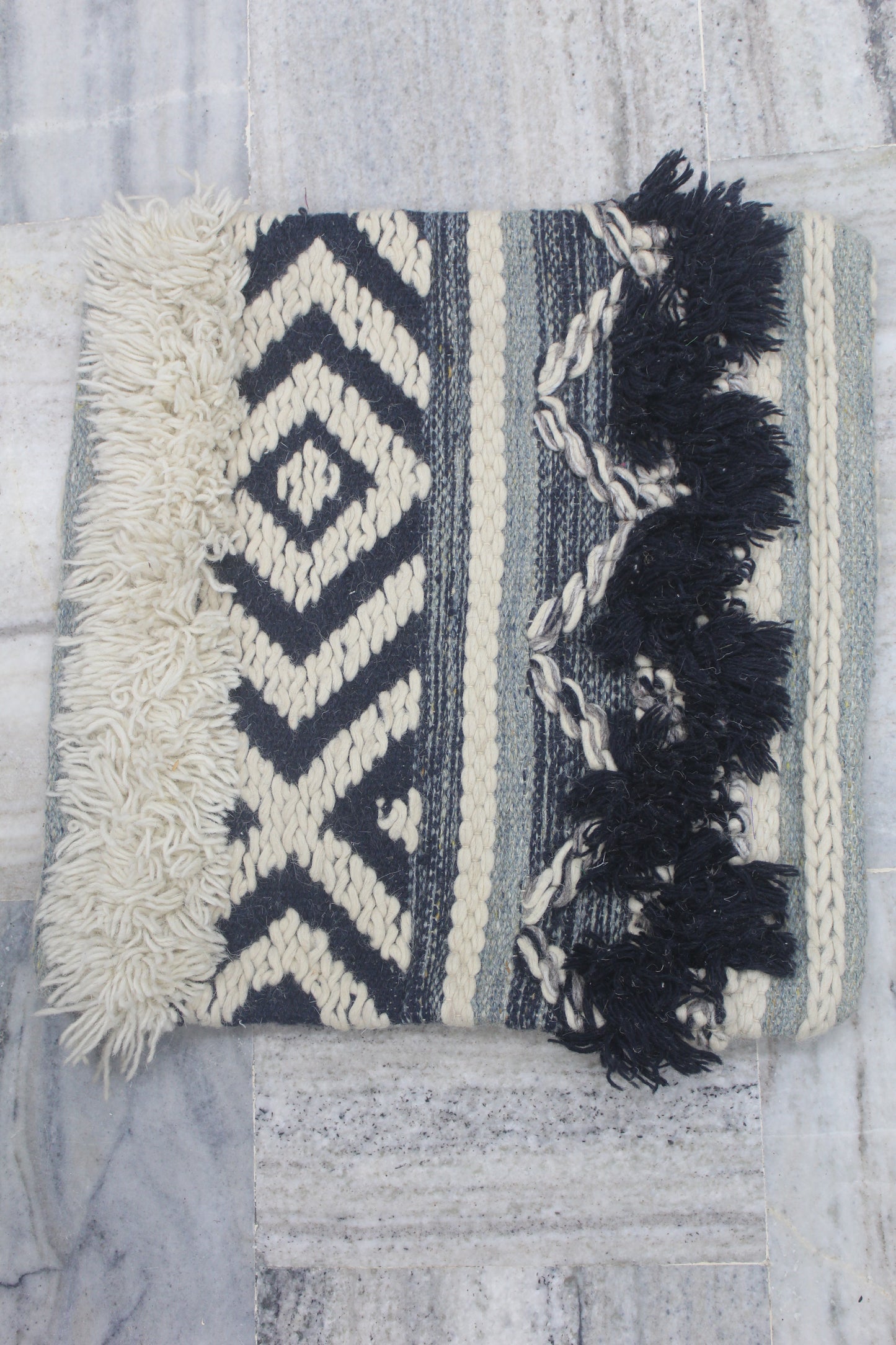 GEOMETRICAL DESIGN CUSHION COVER WITH EXTRA KNOTS AT EDGES