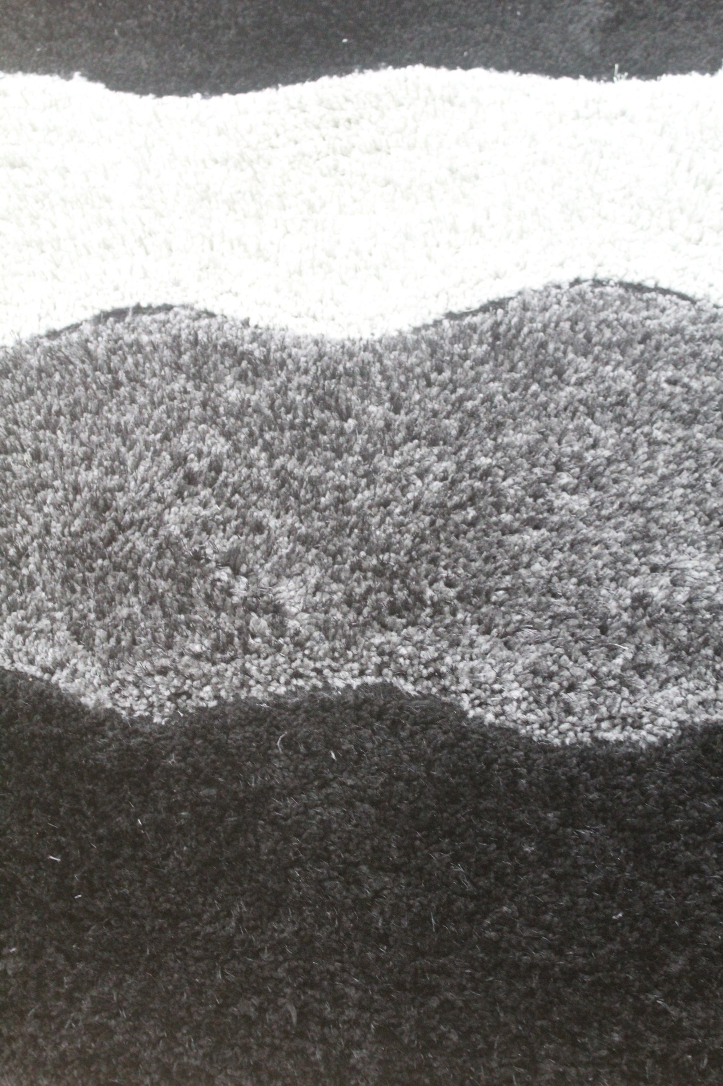 Luxury Modern Shaggy Area Rug with Black, Grey & Silver Wave Stripes – Soft Plush Carpet for Living Room & Bedroom