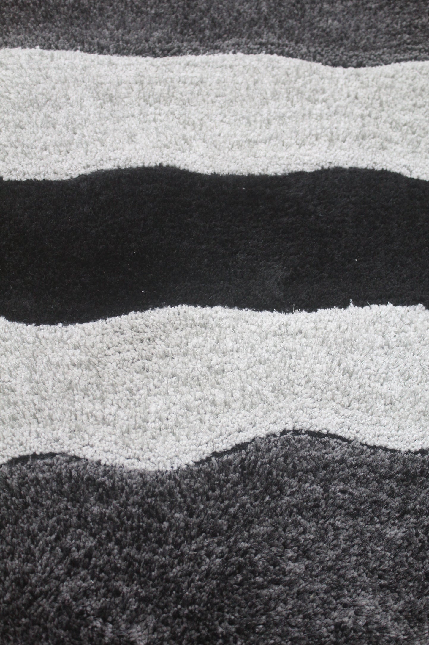 Luxury Modern Shaggy Area Rug with Black, Grey & Silver Wave Stripes – Soft Plush Carpet for Living Room & Bedroom