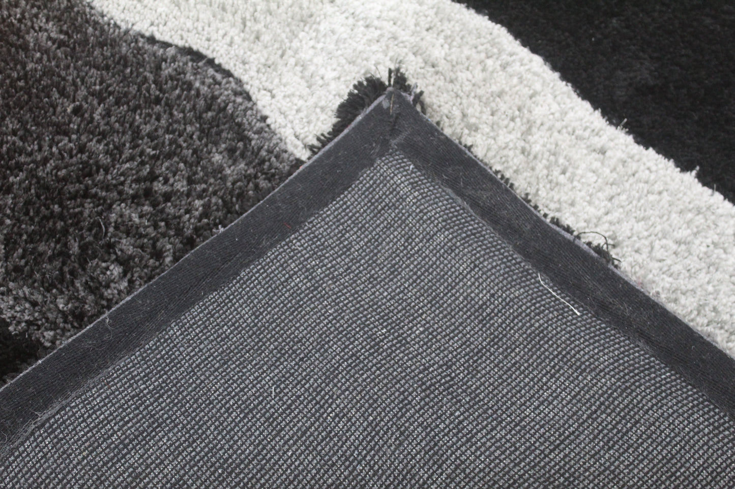 Luxury Modern Shaggy Area Rug with Black, Grey & Silver Wave Stripes – Soft Plush Carpet for Living Room & Bedroom