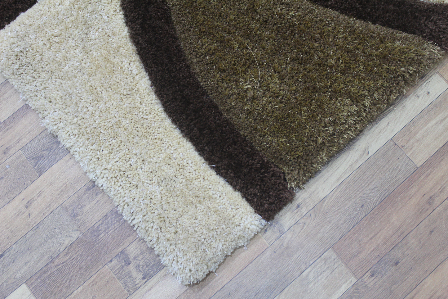 Luxurious Shaggy Rug in Beige and Chocolate Brown – Modern Geometric Pattern for Stylish Interiors