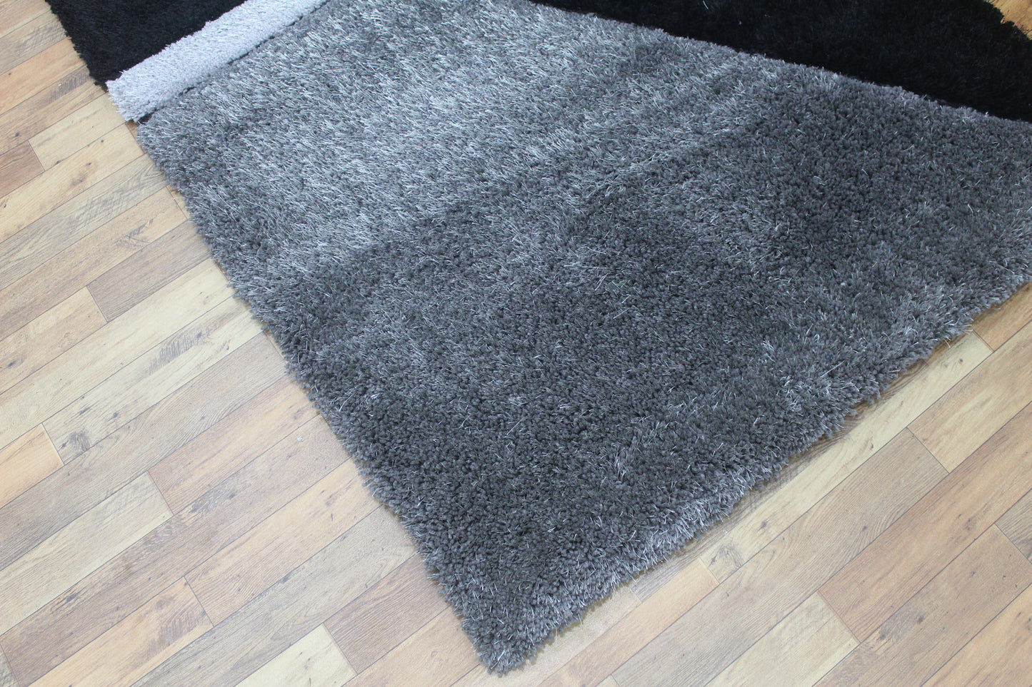 Abstract Tri-Color Shaggy Rug – Black, Grey & Silver Modern Design