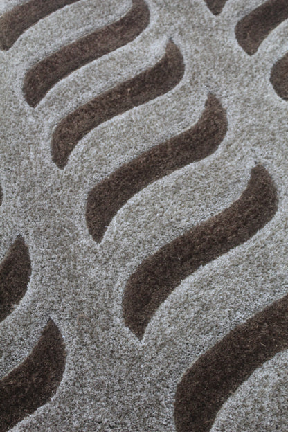 Modern Wave Pattern Shaggy Rug – Soft Brown & Beige Accent Carpet for Living Room or Bedroom