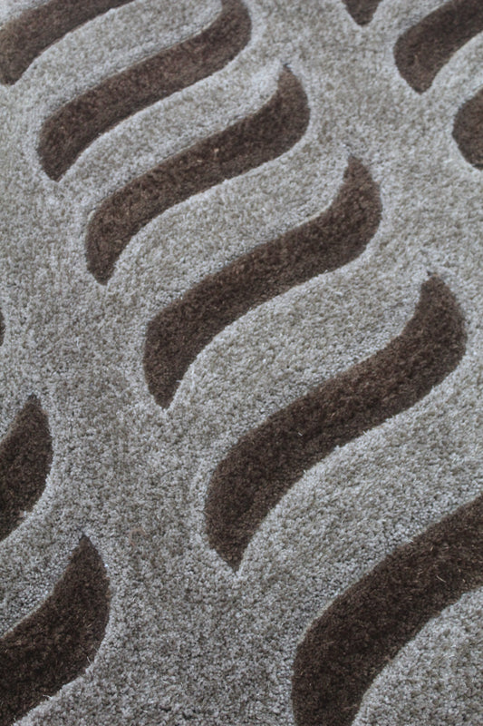 Modern Wave Pattern Shaggy Rug – Soft Brown & Beige Accent Carpet for Living Room or Bedroom
