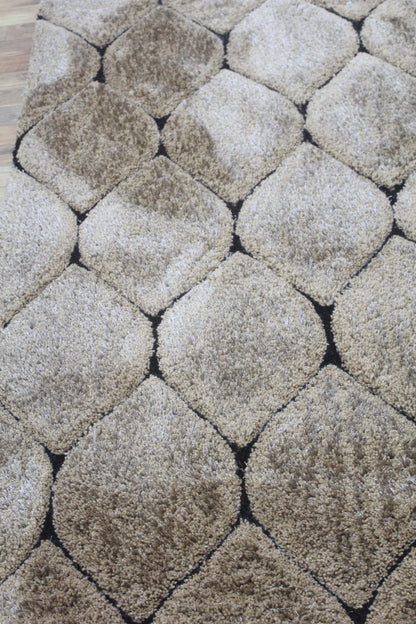 Diamond Lattice Beige Shag Rug – Soft Plush Modern Bedroom Carpet