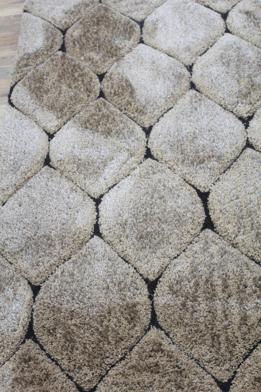 Diamond Lattice Beige Shag Rug – Soft Plush Modern Bedroom Carpet