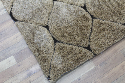 Diamond Lattice Beige Shag Rug – Soft Plush Modern Bedroom Carpet