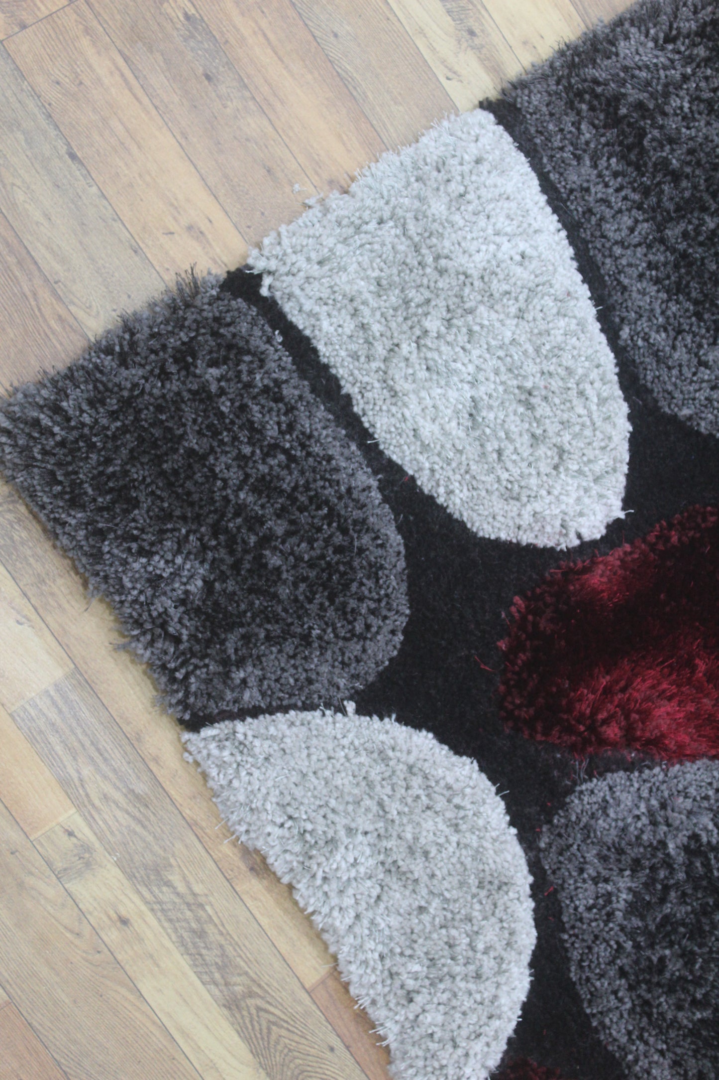Abstract Pebble Design Shag Rug – Burgundy, Gray & Black Modern Area Carpet