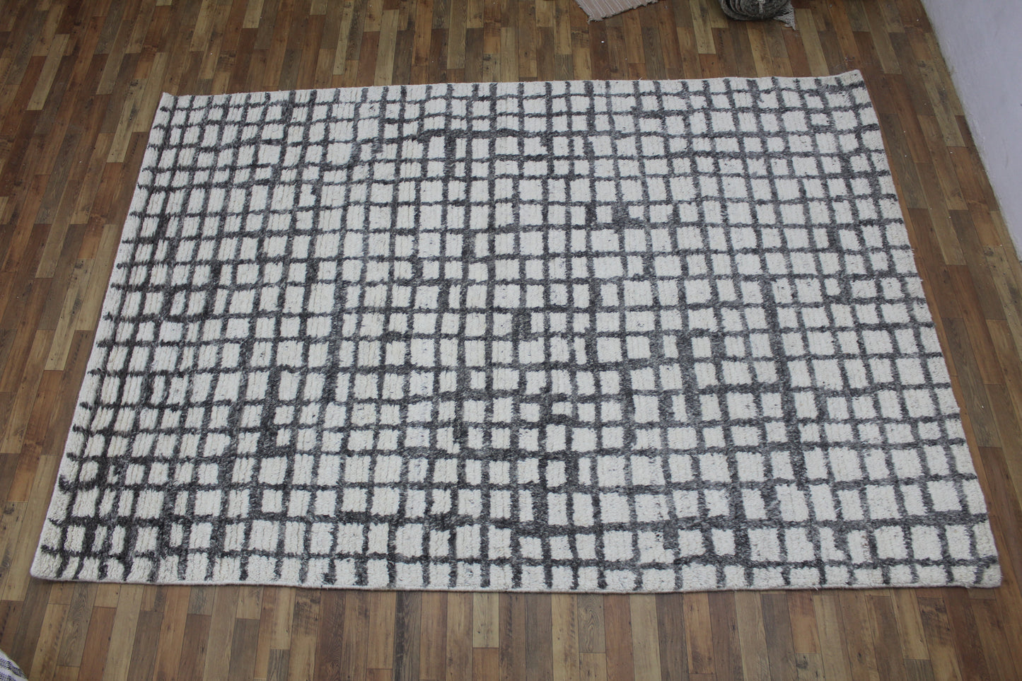 Modern Checkered Grid Rug – Scandinavian Style Soft Wool-Blend Carpet for Living Room & Bedroom Decor