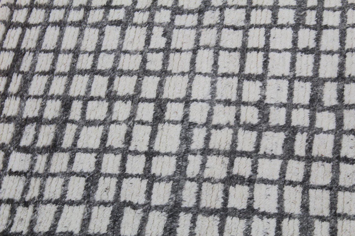 Modern Checkered Grid Rug – Scandinavian Style Soft Wool-Blend Carpet for Living Room & Bedroom Decor