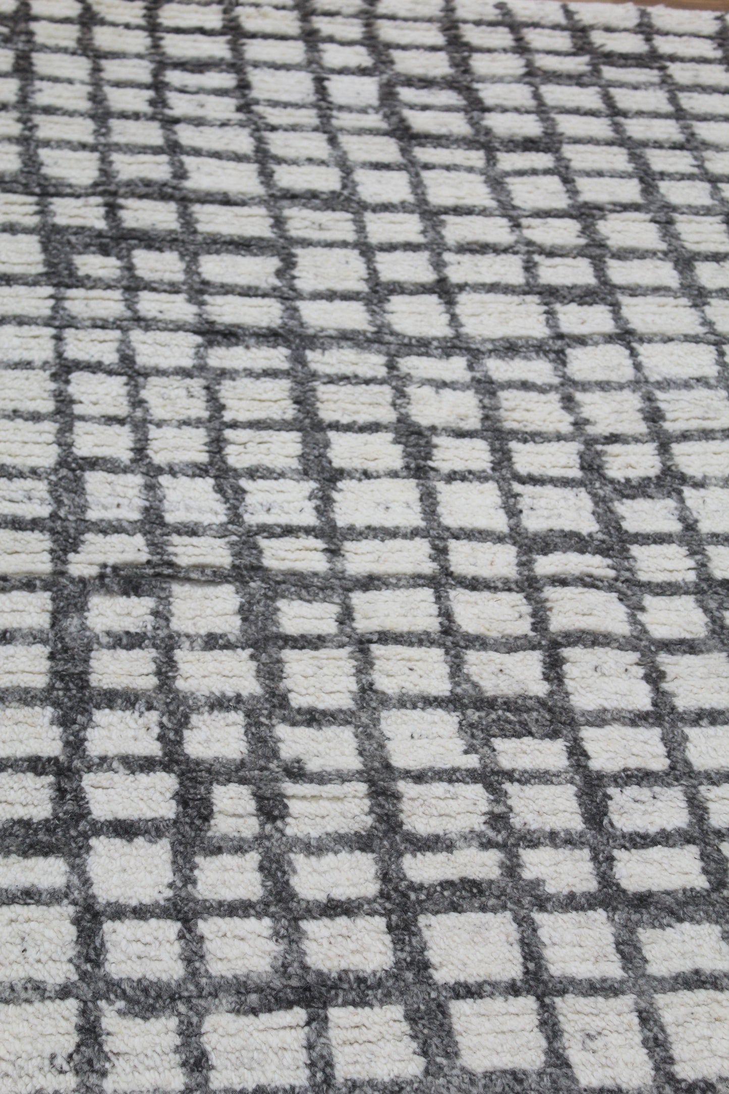 Modern Checkered Grid Rug – Scandinavian Style Soft Wool-Blend Carpet for Living Room & Bedroom Decor